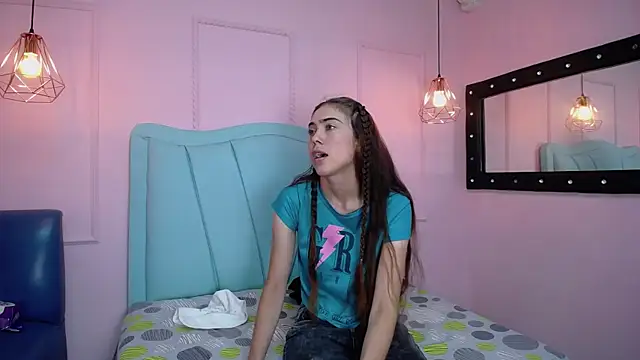 Snapshot of danna7cute chatting on November 6, 2025, 8:21 pm danna7cute online show from November 6, 2025, 8:21 pm