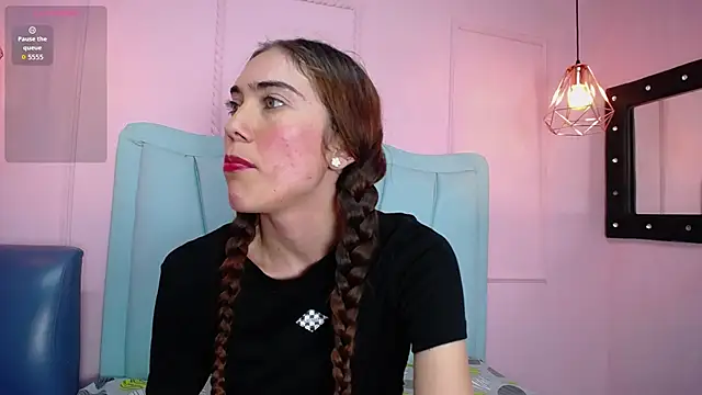 Snapshot of danna7cute chatting on November 14, 2025, 8:40 pm danna7cute online show from November 14, 2025, 8:40 pm