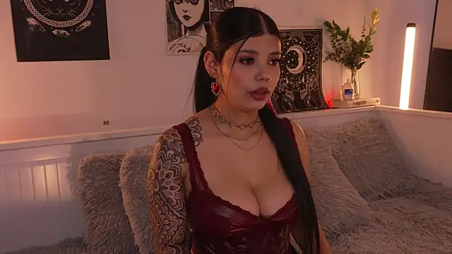 sophieee art online show from November 14, 2025, 9:46 pm