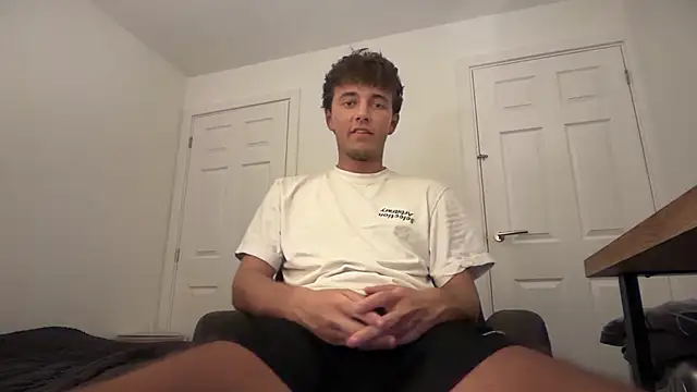 Snapshot of luciancrowe chatting on July 5, 2026, 8:49 pm luciancrowe online show from July 5, 2026, 8:49 pm