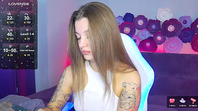 LindaBrilliant online show from September 26, 2025, 3:21 am