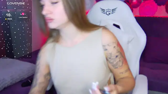 LindaBrilliant online show from October 15, 2025, 2:55 am