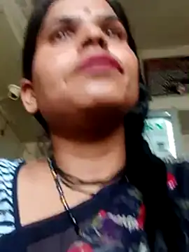 Snapshot of Soniya_pandit chatting on May 15, 2026, 2:18 am Soniya pandit online show from May 15, 2026, 2:18 am