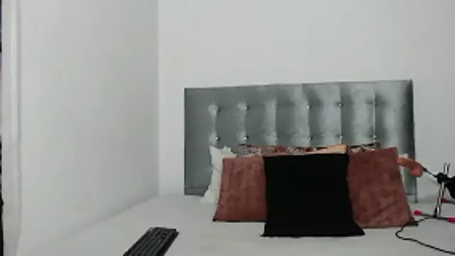 Snapshot of DaiishaWolf chatting on October 8, 2025, 9:01 pm DaiishaWolf online show from October 8, 2025, 9:01 pm