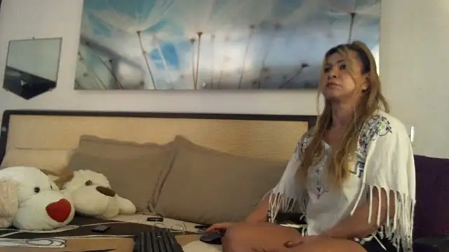 Mirianzapata 1 online show from April 17, 2026, 6:05 am