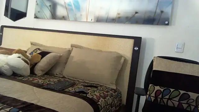 Mirianzapata 1 online show from May 16, 2026, 3:03 am