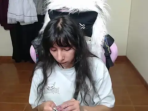 ScarlettShirahoshi online show from December 18, 2025, 11:33 pm