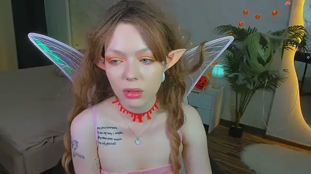 Lunar Lily online show from October 30, 2025, 5:53 am