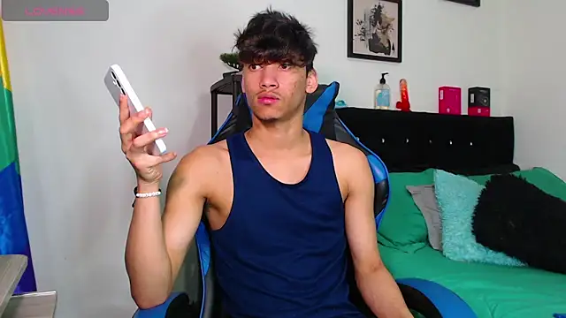 Gael Jones online show from November 3, 2025, 5:31 am