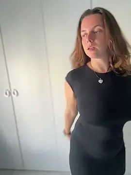 TenderLaGlamor online show from September 25, 2025, 3:16 pm