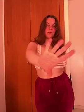 Snapshot of TenderLaGlamor chatting on February 5, 2026, 12:32 pm TenderLaGlamor online show from February 5, 2026, 12:32 pm