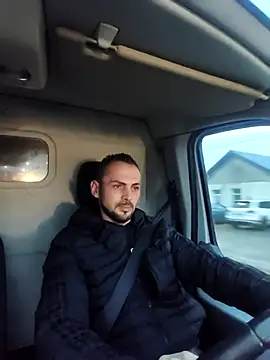 papichulo0099 online show from November 25, 2025, 5:51 am