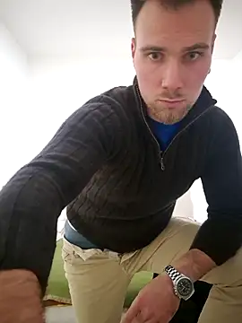 mrlyuis online show from November 25, 2025, 9:48 pm