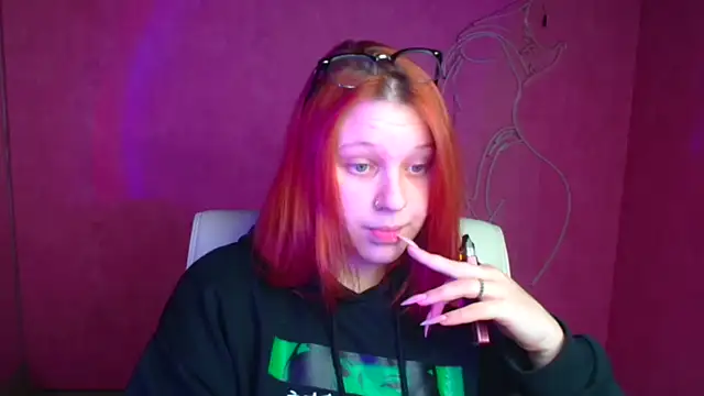 Snapshot of ScarletVixen_ chatting on October 2, 2025, 6:04 pm ScarletVixen online show from October 2, 2025, 6:04 pm