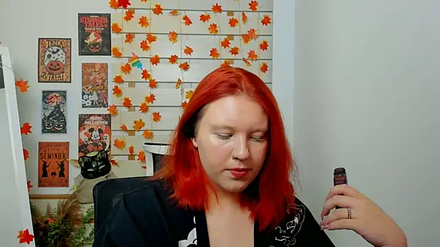 Snapshot of ScarletVixen_ chatting on October 21, 2025, 6:41 pm ScarletVixen online show from October 21, 2025, 6:41 pm