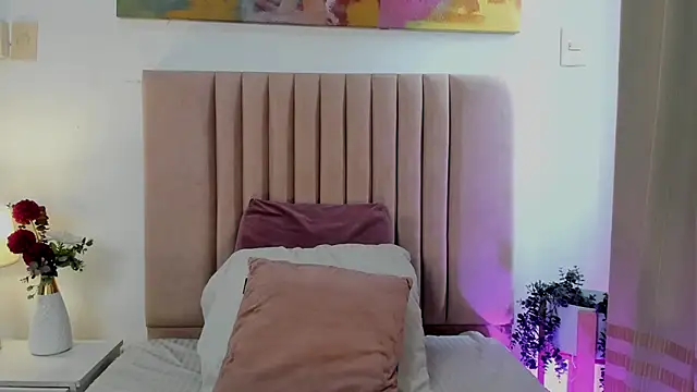 Snapshot of SagiraBelle chatting on October 3, 2025, 6:05 pm SagiraBelle online show from October 3, 2025, 6:05 pm