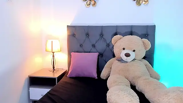 Snapshot of SagiraBelle chatting on December 17, 2025, 5:19 pm SagiraBelle online show from December 17, 2025, 5:19 pm