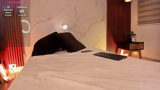 SophieCollins 1 online show from November 28, 2025, 11:57 am