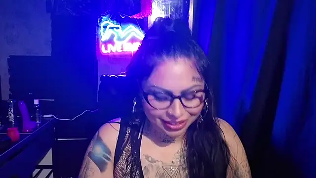 chicanachic13 online show from December 20, 2025, 2:51 am