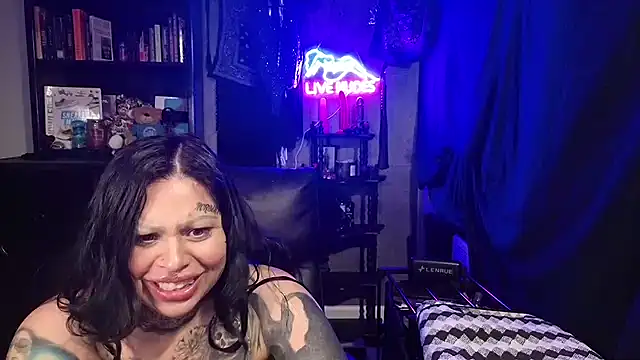 chicanachic13 online show from February 28, 2026, 9:43 am