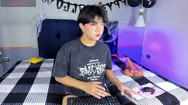 Snapshot of Creamy_Angelo chatting on October 18, 2025, 9:15 pm Creamy Angelo online show from October 18, 2025, 9:15 pm
