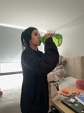 Victoria alson online show from November 22, 2025, 1:54 pm