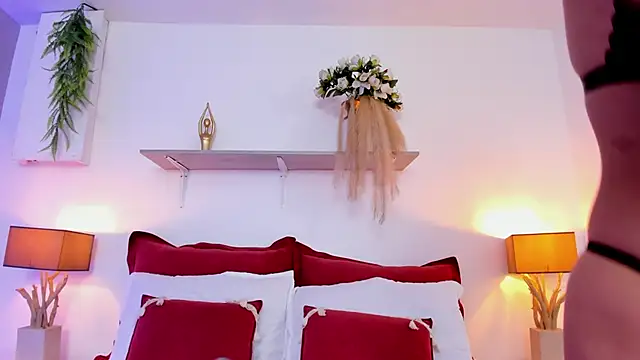 LuciaBenett  online show from November 24, 2025, 7:13 pm