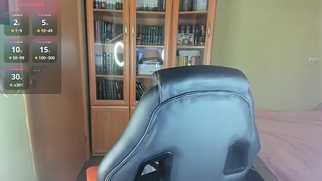 MiaLores online show from April 12, 2026, 10:09 am