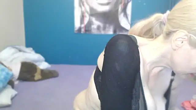 Snapshot of NADINNNE chatting on February 23, 2026, 8:33 am NADINNNE online show from February 23, 2026, 8:33 am