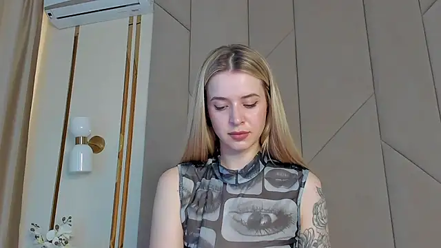 Snapshot of Touch_me chatting on September 19, 2025, 2:40 pm Touch me online show from September 19, 2025, 2:40 pm