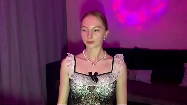 Snapshot of BrightAnnie chatting on September 9, 2025, 6:29 pm BrightAnnie online show from September 9, 2025, 6:29 pm