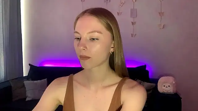 Snapshot of BrightAnnie chatting on September 14, 2025, 12:59 pm BrightAnnie online show from September 14, 2025, 12:59 pm