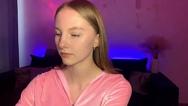 Snapshot of BrightAnnie chatting on September 17, 2025, 3:14 pm BrightAnnie online show from September 17, 2025, 3:14 pm