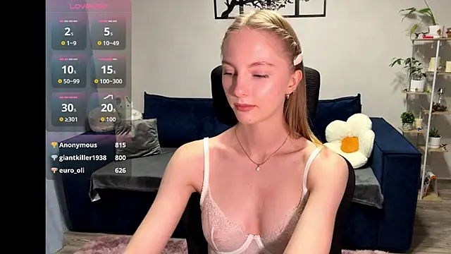 Snapshot of BrightAnnie chatting on October 19, 2025, 3:01 pm BrightAnnie online show from October 19, 2025, 3:01 pm