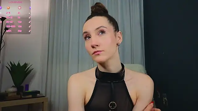 Snapshot of laracroftmansion chatting on May 22, 2026, 3:17 pm laracroftmansion online show from May 22, 2026, 3:17 pm