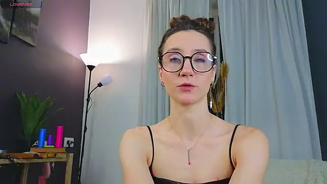 Snapshot of laracroftmansion chatting on May 27, 2026, 3:20 pm laracroftmansion online show from May 27, 2026, 3:20 pm
