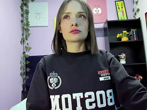 Tammy Thompson  online show from October 22, 2025, 1:44 pm