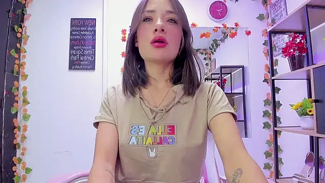 Tammy Thompson  online show from February 11, 2026, 2:33 pm