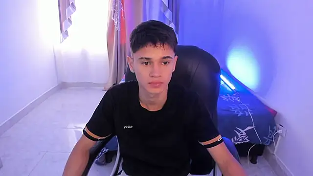 Aron Boyy online show from November 10, 2025, 8:19 pm