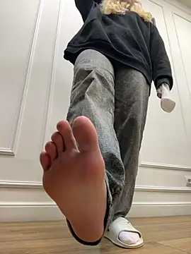 Sky Cutie online show from October 17, 2025, 4:26 am