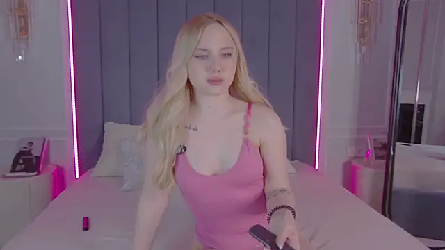 Sky Cutie online show from April 17, 2026, 4:26 am