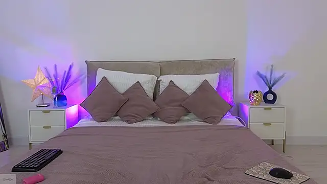 Jules night online show from November 8, 2025, 9:24 pm