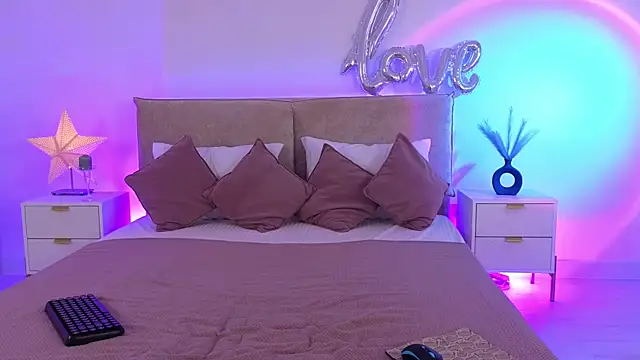 Snapshot of Jules_night chatting on April 3, 2026, 9:24 pm Jules night online show from April 3, 2026, 9:24 pm