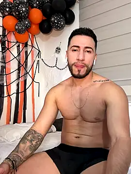 Thiago Hill online show from October 23, 2025, 9:57 pm