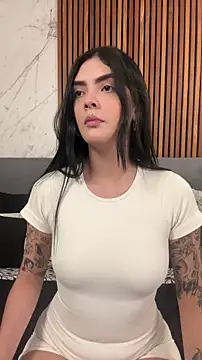 Snapshot of AliceRitter chatting on April 16, 2026, 10:34 pm AliceRitter online show from April 16, 2026, 10:34 pm