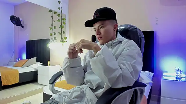 Nascary Fox online show from November 2, 2025, 12:51 pm