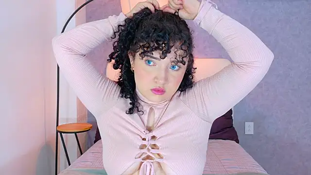 Snapshot of Tracielowe_w chatting on February 11, 2026, 7:30 pm Tracielowe w online show from February 11, 2026, 7:30 pm