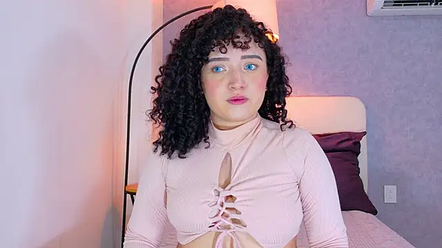 Snapshot of Tracielowe_w chatting on March 4, 2026, 3:56 am Tracielowe w online show from March 4, 2026, 3:56 am