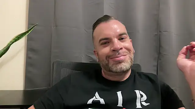 Snapshot of Ty_lerDavid chatting on October 11, 2025, 11:14 pm Ty lerDavid online show from October 11, 2025, 11:14 pm