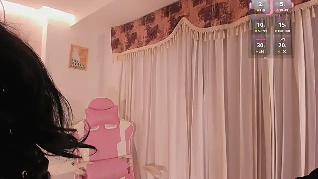 mia yeager online show from November 6, 2025, 3:40 am